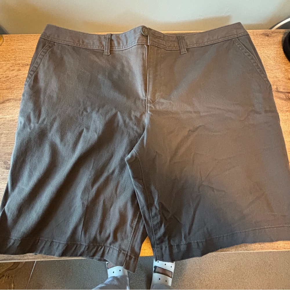 Eddie Bauer Bermuda Shorts 9 inch inseam